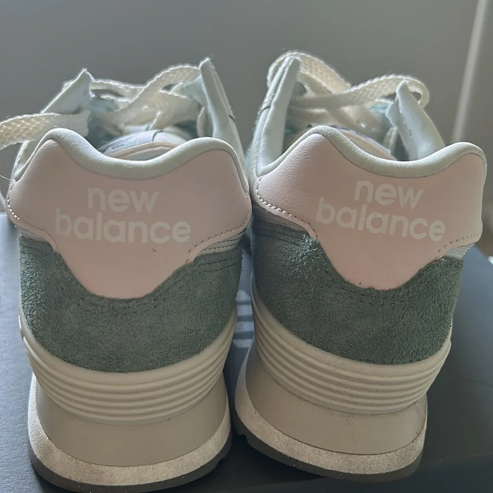 Women’s New Balance 574 - Picture 4 of 4